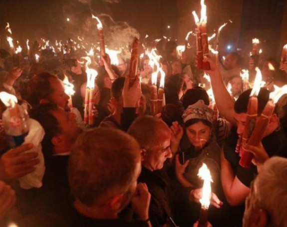 Благодатни огањ сишао у Јерусалим 