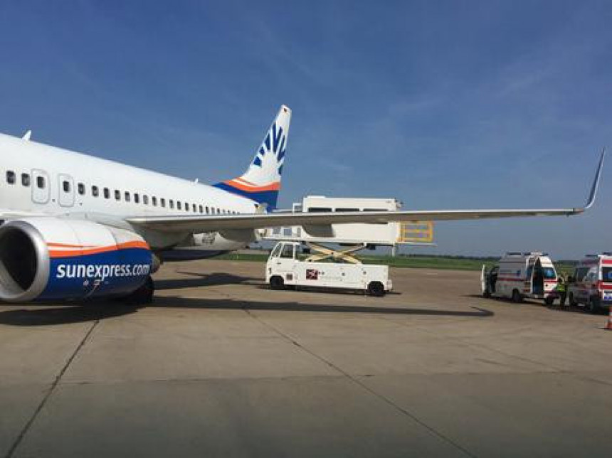 Turski avion prinudno sletio u Beograd