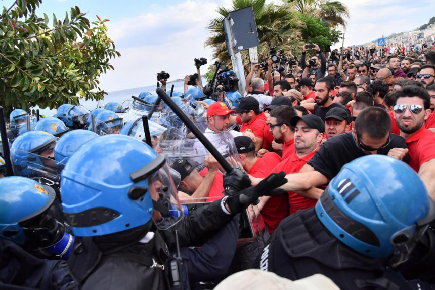 Protesti nakon Samita G-7