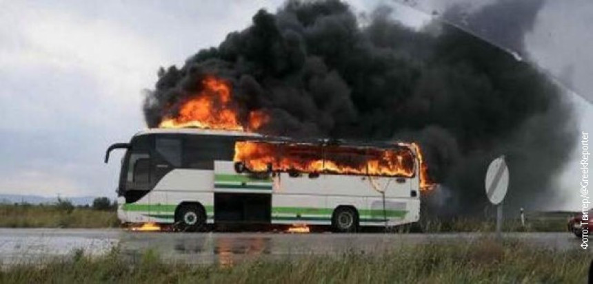 Grom spržio autobus u Grčkoj