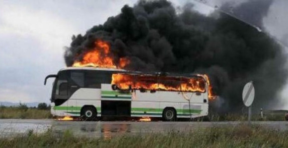 Grom spržio autobus u Grčkoj
