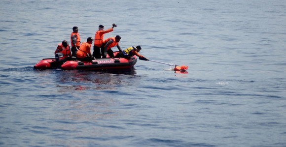 Потонуо брод, 30 погинулих 