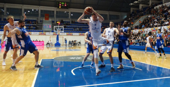 Strašni Mornar srušio Budućnost i zakazao majstoricu!