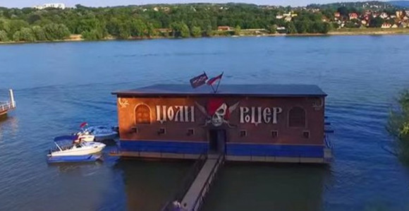 Splav tonuo tokom maturske žurke  