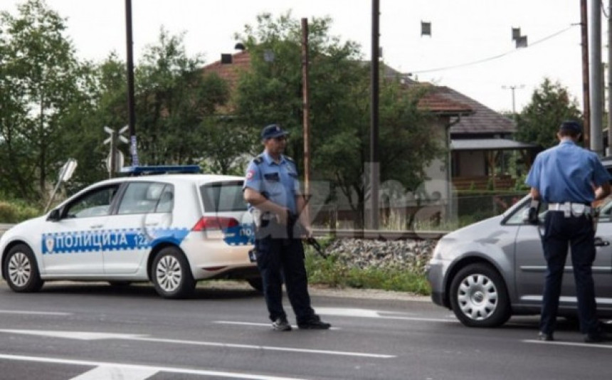 Naoružani razbojnici oteli torbu sa novcem