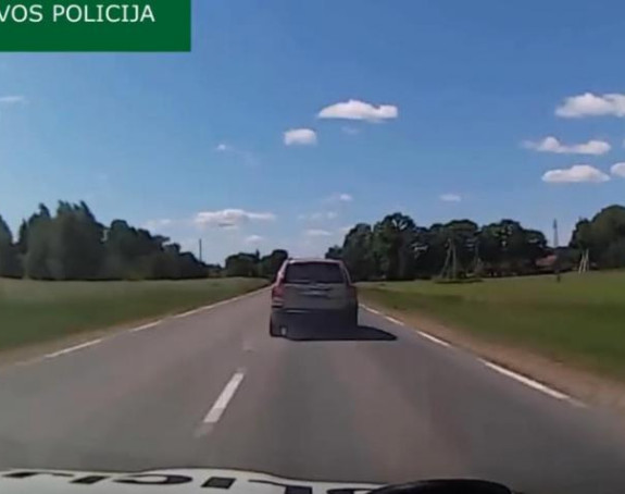 Luda potjera: Gađao policiju čime je stigao