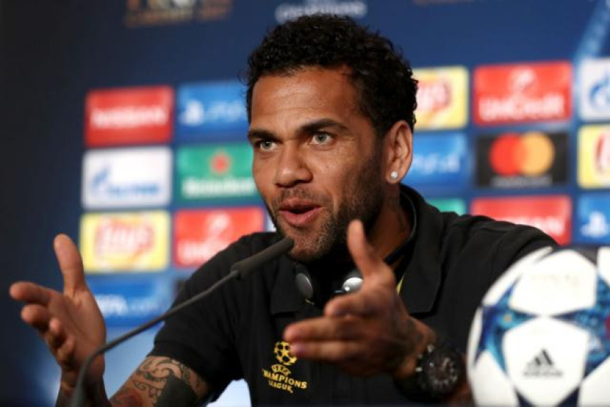 Alves napustio Juve: Ne igram fudbal zbog para!