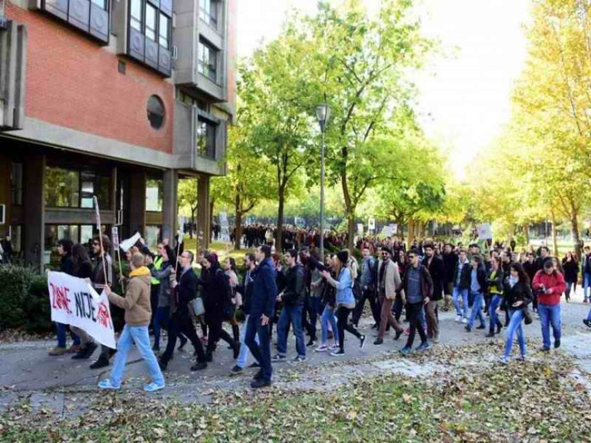 SNSD krenuo u hajku na birače