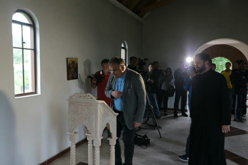 Napad na crkvu je vandalski čin 