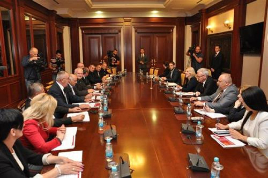 Najniža plata 440 maraka u RS?