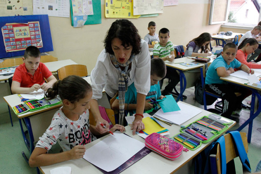 Broj prvačića se smanjuje u RS