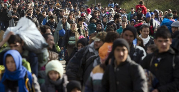 "Makrone, povedi migrante kući"!