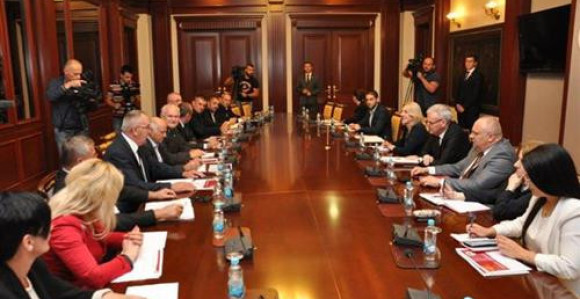 Najniža plata 440 maraka u RS?