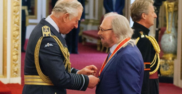 Najstariji član Bi Džiza postao britanski vitez