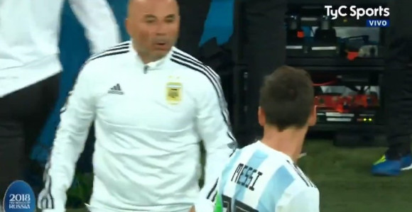 Strašno! Sampaoli: Mesi, smijem li da uvedem Aguera?!