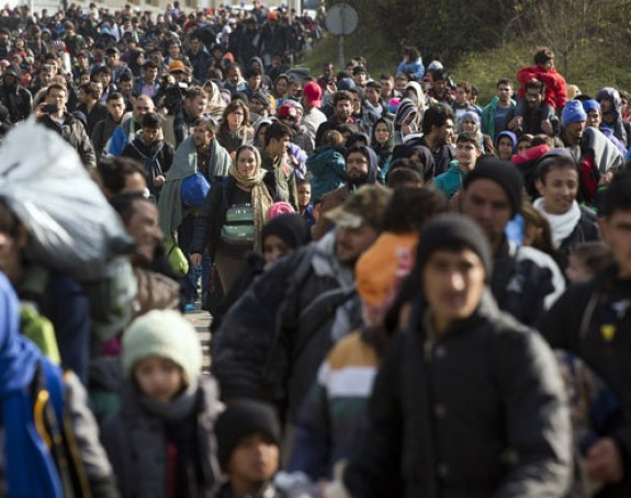 "Makrone, povedi migrante kući"!