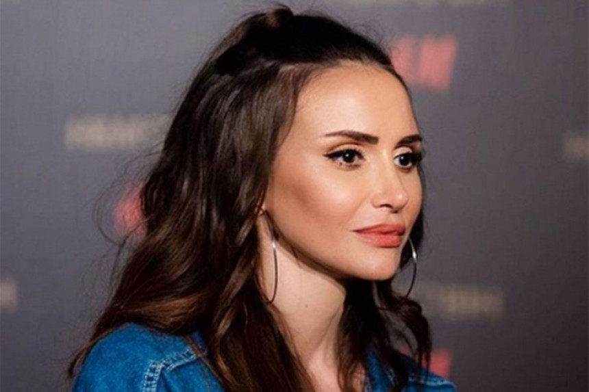 Emina najavila povlačenje sa scene