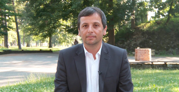"Miloradu Dodiku su uši istegnute"  