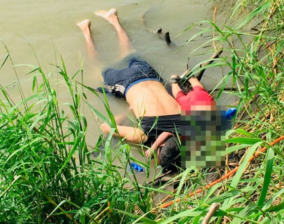 Смрт и загрљај оца и кћерке