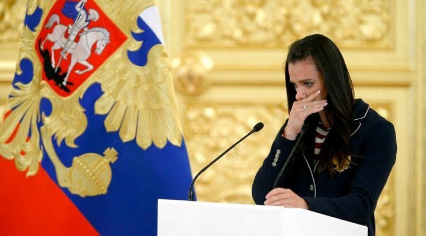 Видео: Сузе Јелене Исинбајеве, љубав за Путина!