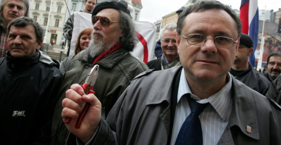 Klemetinac prijeti antifašistima