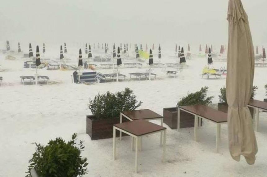 Jadran: Plaže se bijele od snijega