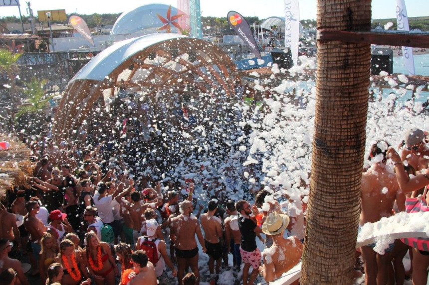 Hostesa sa Zrća: Nikada više...