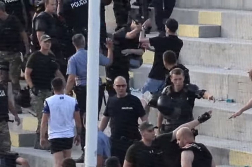 Sukob navijača i policije (VIDEO)