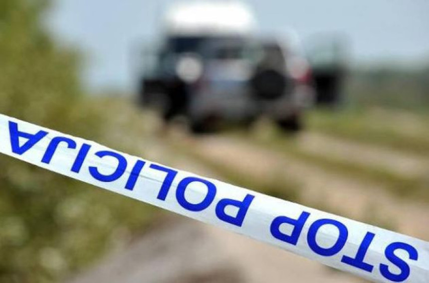 Policajac ubio dvojicu komšija, pa sebe