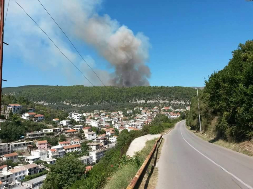 Evakuacija u Ulcinju: Požar van kontrole
