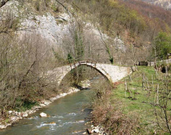Kanjon, utvrđenja Ad Drinum i orlovi