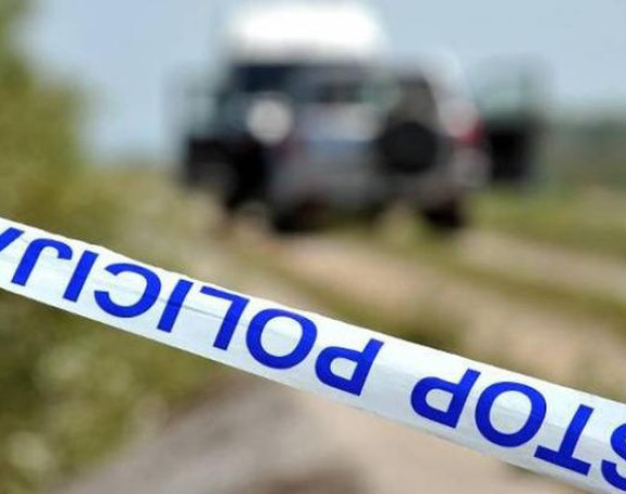 Policajac ubio dvojicu komšija, pa sebe