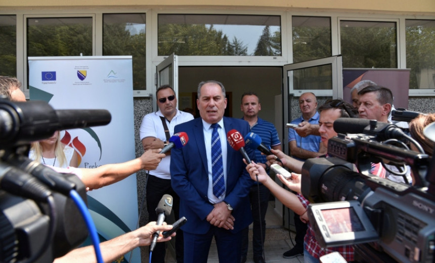 Radmanović je ponizno molio NATO