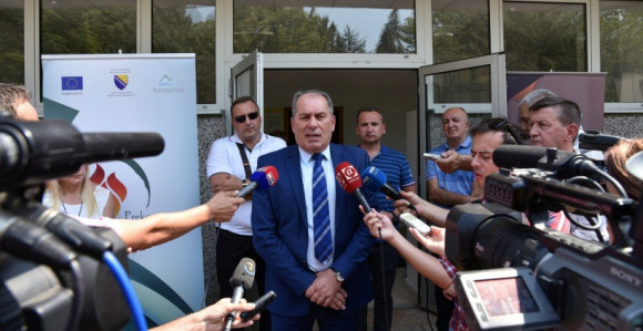 Radmanović je ponizno molio NATO