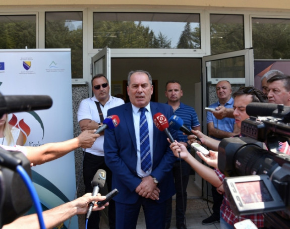 Radmanović je ponizno molio NATO