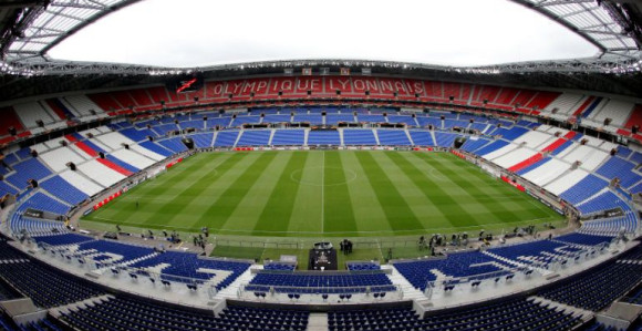 ЛШ пред празним трибинама - без публике у Лиону!