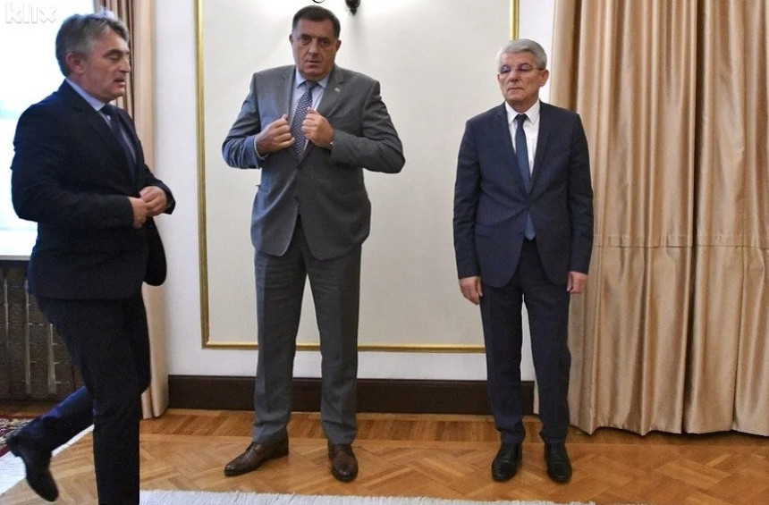 Otkazana vanredna sjednica, Dodik povukao zahtjev