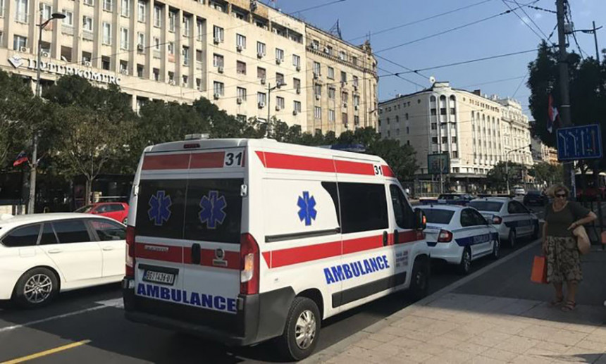 Полиција и Хитна помоћ испред хотела “Москва”
