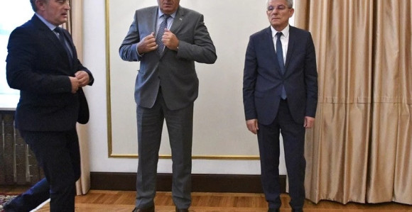Otkazana vanredna sjednica, Dodik povukao zahtjev