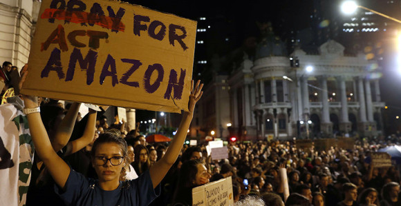 Bolsonaro odbio pomoć lidera za borbu protiv požara