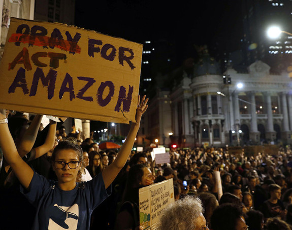 Болсонаро одбио помоћ лидера за борбу против пожара