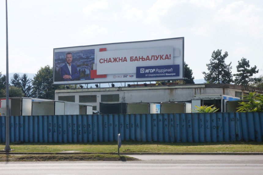 SNSD bilbord vrijeđa inteligenciju građana