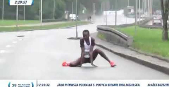 Video: Drama Kenijke na 800 metara do cilja!