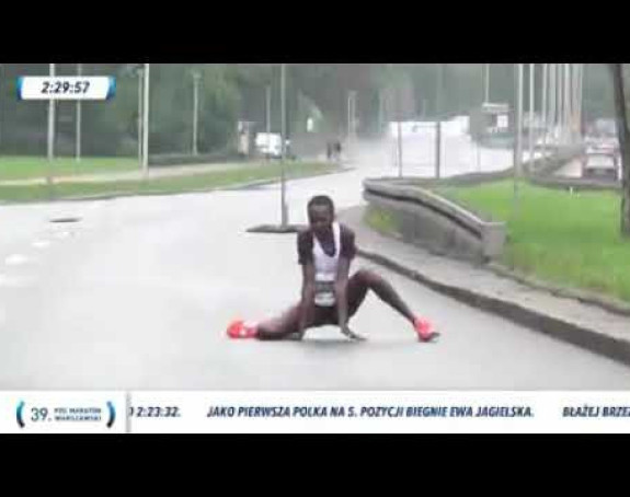 Видео: Драма Кенијке на 800 метара до циља!