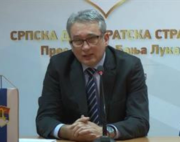 Политички простор је веома затрован