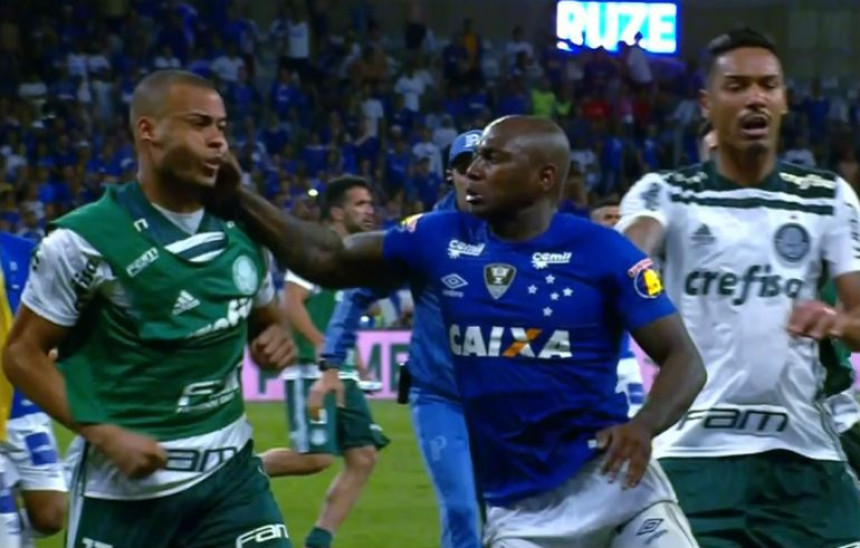 Magija brazilskog kupa: Može nekad i pesnicama!