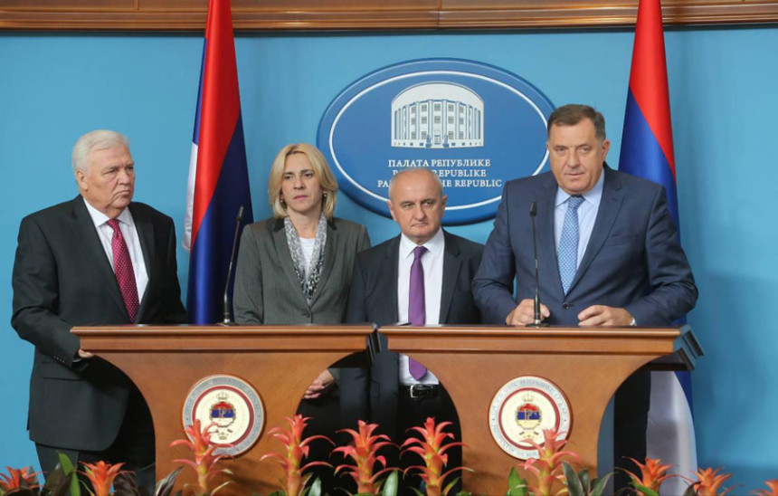 Dodik opet protiv bivših šefova