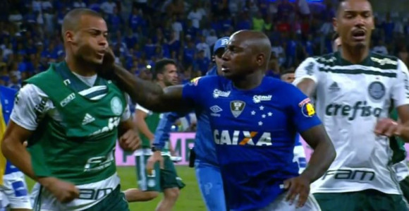 Magija brazilskog kupa: Može nekad i pesnicama!