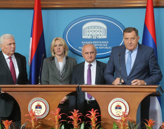 Dodik opet protiv bivših šefova