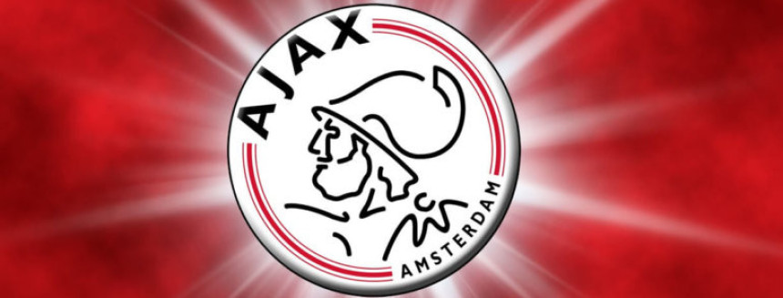 Ајакс отворио књиге...